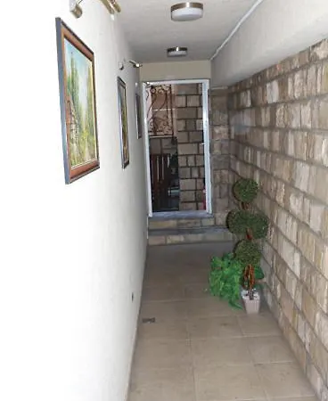 Tina Eth Daire Belgrad